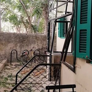 Mehmet Gürs Instagram - @kaleicoffee.co is not only the best coffee in Beirut but also the coolest place to drink it. They need help rebuilding their beautiful space. You can order the coffee online through their website www.kaleicoffee.com ☕️ it’s super easy and you get great coffee while helping out. 
✌️✌️
@kaleicoffee.co Beirut’un hem en iyi kahvesi hem de içmek için en tatlı yer. Dükkanı yeniden açabilmek için yardıma ihtiyaçları var. Webshop’tan kahve sipariş ederek yardım edebilirsiniz, hem de şahane kahvelerini içmiş olursunuz. www.kaleicoffee.com 
☕️ 🇱🇧