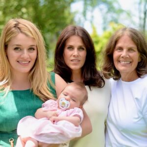Mehmet Oz Instagram - Happy Mother’s Day!💐 I am blessed by having a wonderful mother AND mother in law, Emily Jane Lemole. Lisa has always been an exceptional example to our 3 daughters, particularly Daphne and her 4 kids! We are praying for Zoe to uneventfully join the mother’s club later this month.💗