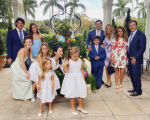 Mehmet Oz Instagram - Counting to make sure the whole family’s here! Being a father and grandfather has been one of the greatest joys of my life. I had brilliant role models in two superb surgeons and human beings - my father and father in law. Congrats to all the fathers being celebrated today… and to our mentors.