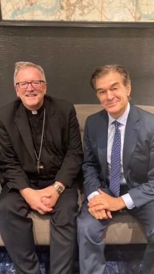 Mehmet Oz Instagram - @bishopbarron spoke to me about two types of freedom: self-determination and a surrender to objective values, backstage at the @arc_forum. Watch more from the ARC Forum on YouTube.