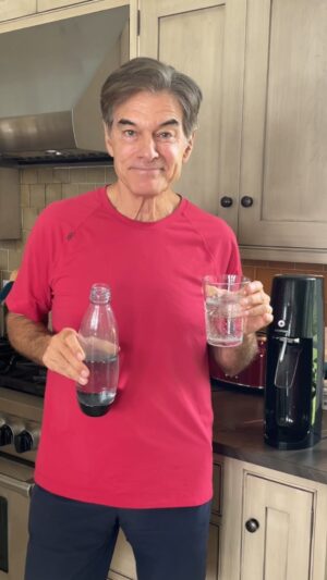 Mehmet Oz Instagram - The commonly used artificial sugar Aspartame found in diet sodas simply does not work as a weight loss tactic. My favorite option? Simple sparkling water, which tickles your palate and, as an alternative to sugary drinks, is proven to help melt off the pounds. Give it a try and let me know how you like it!