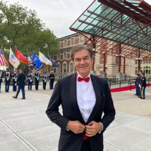 Mehmet Oz Instagram - I am honored to be a vice-chair of the Ellis Island Medal of Honor, which celebrates Americans who treasure their immigrant roots. The @eihonors group has honored 90 people annually on Ellis Island for 40 years. Celebrating the importance of legal immigration to our nation is especially critical when immigrants are facing an uptick in hate crimes. Did you know that the average immigrant is a college graduate who creates 4 jobs? We must continue to celebrate immigrants who make our nation what it is today.