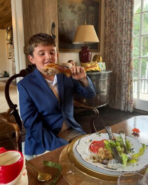 Mehmet Oz Instagram - Happy Thanksgiving from our family to yours! Grateful for our loved ones, good health, this beautiful country, and friends old and new with whom to break bread and count our blessings. Thank YOU for being here to share the journey with us. We hope you enjoyed the best bites surrounded by the ones you love most!