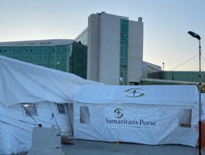 Mehmet Oz Instagram - The Hatay Greater City Hospital looks fine from the outside, but inside the facility is completely collapsed, leaving patients without care. @samaritanspurse stepped in, providing a tent hospital with 100 beds for at least the next 2 months, as they are also doing in Ukraine. Their professional team of doctors, nurses, and staff jumped in quickly to save lives and help those suffering.