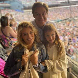 Mehmet Oz Instagram - Watching my granddaughter Philo and her cousins dancing all night with the rest of Philadelphia at the @taylorswift concert was a thrill! File this one under Grandpa Duties — and I’m grateful to have them!