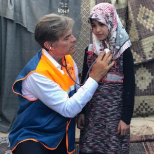 Mehmet Oz Instagram - The recent earthquake has devastated areas of Turkey and Syria, and the extreme cold has made rescue efforts particularly challenging. I have traveled through the region and visited refugee camps on both the Turkish and Syrian sides of the border. Please join me in supporting the international effort to provide humanitarian aid in response to this crisis through the @ifrc emergency response fund, link in my stories.