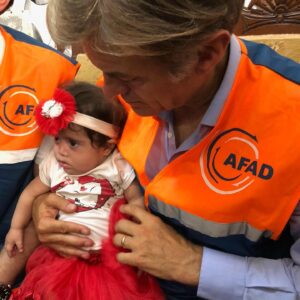 Mehmet Oz Instagram - The recent earthquake has devastated areas of Turkey and Syria, and the extreme cold has made rescue efforts particularly challenging. I have traveled through the region and visited refugee camps on both the Turkish and Syrian sides of the border. Please join me in supporting the international effort to provide humanitarian aid in response to this crisis through the @ifrc emergency response fund, link in my stories.
