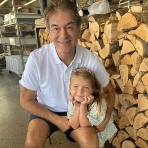 Mehmet Oz Instagram - Happy Birthday to Gigi, my youngest granddaughter who has brought a smile to our family every day for 4 years!🥳 I took her to a farmers market and then to a wood fire bagel shop last week to celebrate. Here’s to many more days full of her joy!