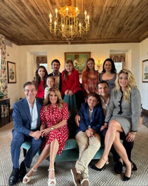 Mehmet Oz Instagram - Happy Thanksgiving from our family to yours! Grateful for our loved ones, good health, this beautiful country, and friends old and new with whom to break bread and count our blessings. Thank YOU for being here to share the journey with us. We hope you enjoyed the best bites surrounded by the ones you love most!