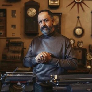 Mehmet Özgür Instagram - Vakit güneşe tabidir,
Kül ateşe,
Aşk yangına kanidir, 
Kul ateşe... M.Özgür #vuslat #trt1 #pazartesi #20:00 #7 #ocak #baslıyor #yeni #dizi #film #tv #new #tv #series #turkey #actor #mehmetözgür #mhmtozgur #character #of #name #salihbaba