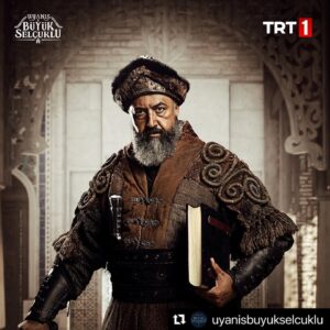 Mehmet Özgür Instagram - Nâma şâna aldanan ekmekten olur; ekmeğine tüküren canından olur.
Nizamülmülk/ Siyasetname
#UyanışBüyükSelçuklu bu akşam 20.00’de @trt1’de!⚔️ @mhmtozgur #turkish #tv #series #actor #and #actress #is #so #good #character #nizamülmülk #mehmetözgür #cinema