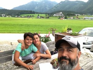 Mehmet Özgür Instagram - Son durumlar böyle, yarın ola hayır ola🤗🤗🤗 #camping #caravan #adria #573 #pt #ford #wildtrak #ranger #avusturya #hallstatt #freedom #family #life #is #life #max #englishcocker #son #basararhanözgür #love
