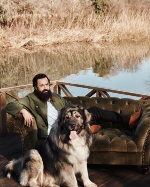 Mehmet Özgür Instagram - Dost dediğin halden anlar…
Photo by: @emrekaratasoglu @kafkas.kral_efe #actor #retouchplus #adriarivacamping