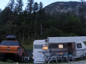 Mehmet Özgür Instagram - Son durumlar böyle, yarın ola hayır ola🤗🤗🤗 #camping #caravan #adria #573 #pt #ford #wildtrak #ranger #avusturya #hallstatt #freedom #family #life #is #life #max #englishcocker #son #basararhanözgür #love