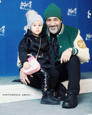 Mehran Ghafourian Instagram - امشب دومین باری بود که دخترم با من به جنشواره فیلم فجر اومد. دفعه اول فیلم «روزصفر»  و امشب «موقعیت مهدی» اولین ساخته آقای هادی حجازی فر 
در این دوبار که دخترم عشقم مهمان ویژه جشنواره فیلم فجر بود هر  دوبار رو خودش خواست که بیاد با من الهی قربونش برم🧿❤️❤️❤️
عکس ، محمد رضا عبدلی
#چهلمین_جشنواره_فیلم_فجر 
@hadihejazifarafficial