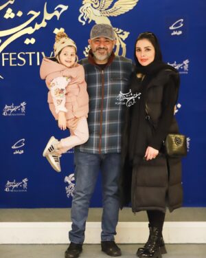 Mehran Ghafourian Instagram - دیشب جشنواره فجر خانواده قشنگم همگی به همراه دوست قدیمی و درجه یکم نغمه نظری دور هم بودیم ♥️🧿
عکس از
@saghibaligh 
#چهلمین_جشنواره_فیلم_فجر 
#مهران_غفوریان 
#هانا_غفوریان 
#آرزو_غفوریان