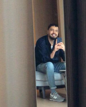 Mehrdad Sedighian Instagram - خنده داره؟
