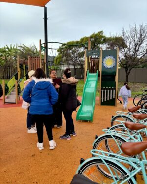Mehreen Faruqi Instagram - Lovely to be in Bankstown this morning, spending some time with families who have arrived here from Gaza. 

It is always such a pleasure to be able to join @community_care_kitchen in the incredible work that they do. 

The government must support these families as they build new lives here #freepalestine 🇵🇸🍉