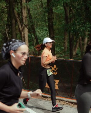 Mehreen Karim Instagram - I wanted to do a thing so I did it (with the constant support and motivation from a team of really determined people I get to call my friends). A very steady 13.2 miles at an 11 min pace w no injuries lol the true gold medal 🏅