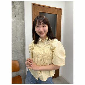Mei Fukuda Instagram - 上京してからお世話になっていた加納さんにカットして頂きました✂︎✂︎
加納さん可愛いカットありがとうございます❣️❣️

２０歳の初カラーや大事な撮影前など節目節目でお世話になっていたので久しぶりのカットカラー嬉しかったです！☺️