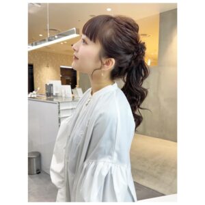 Mei Fukuda Instagram - ４月〜🌸🌸

先日の鳥栖戦の時に髪の毛アレンジしてもらった✌︎♡
白ワンピースの下にうっすらユニフォームが🤭

🧒🏻　@album_miyu ありがとうっ!!