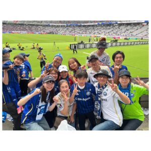 Mei Fukuda Instagram - FC町田ゼルビア勝利✨首位奪還✊🏻✨
おめでとうございます！お疲れ様でした⚽️

今日も温かく迎えてくださったゼルサポの皆さん☺️ありがとうございました🌸

名前で呼んでくださったり、一緒に写真撮ったりと📸
少しずつ皆さんとサポ仲になれてる気がして嬉しいです🥹

また共闘お願いします！！🔥
#zelvia