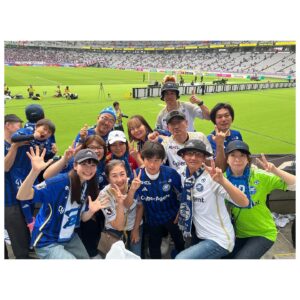 Mei Fukuda Instagram - FC町田ゼルビア勝利✨首位奪還✊🏻✨
おめでとうございます！お疲れ様でした⚽️

今日も温かく迎えてくださったゼルサポの皆さん☺️ありがとうございました🌸

名前で呼んでくださったり、一緒に写真撮ったりと📸
少しずつ皆さんとサポ仲になれてる気がして嬉しいです🥹

また共闘お願いします！！🔥
#zelvia