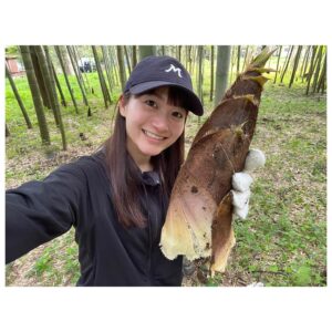 Mei Fukuda Instagram - 今が旬！筍掘りに行ってきました🌸✨
大好きな先輩の山谷花純さんと☺️

大きいの獲ったぞおおお！！

良き休日でした🫶🏻