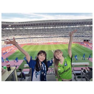 Mei Fukuda Instagram - 神戸戦、悔しい結果にはなりましたが、初
国立の空気感、最高でした🥹✊🏻✊🏻

そして、ゼルつくファミリーの皆さんと
一緒に応援させて頂き、来週15日の月曜日
夜9時30分〜放送の
#ゼルつく　にも出演させて頂きます😭✨
嬉しいです！！！

ももちゃん、土佐兄弟さん
ありがとうございました！
 #zelvia