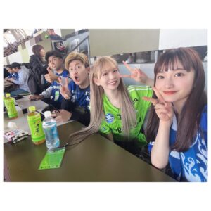 Mei Fukuda Instagram - 神戸戦、悔しい結果にはなりましたが、初
国立の空気感、最高でした🥹✊🏻✊🏻

そして、ゼルつくファミリーの皆さんと
一緒に応援させて頂き、来週15日の月曜日
夜9時30分〜放送の
#ゼルつく　にも出演させて頂きます😭✨
嬉しいです！！！

ももちゃん、土佐兄弟さん
ありがとうございました！
 #zelvia
