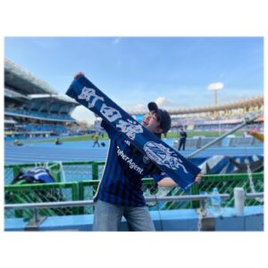 Mei Fukuda Instagram - FC町田ゼルビア勝利！！首位キープ✨✨
おめでとうございます！お疲れ様でした！⚽️

1人で観戦に行ったのですが
ゼルビアサポーターの皆様が本当に温かく
迎えてくださり、終始全力で応援することができました🥹✨

勝利後の最高の写真です🫶🏻🌸
またサポーター側で応援行かせて頂きます！

現地で仲良くなったバス運転手のひささんから
天空の城ドラフトと可愛いアウェイ遠征キーホルダーを
頂きました😭✨
嬉しすぎます！！！ありがとうございました！🍻🍻

#zelvia