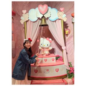 Mei Fukuda Instagram - あかりと樹里ちゃんとサンリオピューロランド！
🎀🎀🎀💖💝✨
いっぱい笑って可愛いに癒されて楽しかった〜☺️

あかり誘ってくれてありがとう！
また遊びに行こう！！🙌🏻🤍