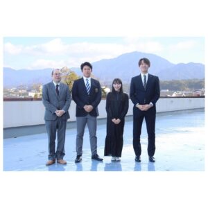 Mei Fukuda Instagram - お知らせです☺︎
“広報だざいふ”
令和6年4月号の表紙に掲載して頂きました🌸🌸

市内高校出身プロ野球新人選手の
西舘昂汰さん、進藤勇也さんと一緒に
新生活をはじめる方へエールを！📣

それにしても身長差すごいですね🤣
地元の方は是非お手に取ってくださると嬉しかです〜！✨

WEB広報もあります！☺︎
💻https://www.city.dazaifu.lg.jp/site/web-kouhou/34090.html