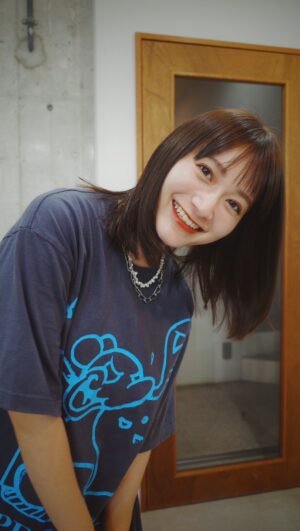 Mei Fukuda Instagram - ✂︎ @kanou_t 
加納さん、素敵なカラーカットありがとうございました！☺️

@coinparkingdelivery_art さんのTシャツ鬼かわ、、
今年の夏いっぱい着る〜☺︎