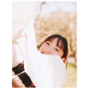 Mei Fukuda Instagram - やっほ〜！
ぶら下がりの前からショット📸

これもちゃんとぶら下がっとるんよ〜〜
もう必死の笑顔ばい☺️☺️

今日はマネさんのお誕生日！！🍰✨
いつも二人三脚で親身になってくださり、
お世話になっているマネさんに恩返しできるよう
これからも頑張ります！！🔥

それでは今日も行ってきますー！！

📸　@takataka0985