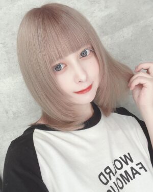 Mei Hashima Instagram - 髪生き返った!!ホワイトベージュ!!‎🤍🤎

 #ヘアカラー  #ヘアスタイル  #カラー #ハイトーン #ボブ #ミディアムヘア  #前髪 #ホワイト #ホワイトベージュ  #idol #自撮り