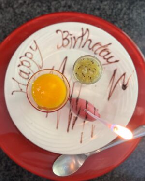 Mei Hashima Instagram - 5.25誕生日を迎えました。
舁夫さん達からの沢山のメッセージ、いろんな友達からのサプライズお祝いをして貰えてとても幸せです🥲

PS：誕生日前日に髪を切りました。むっちゃ良い感じにしてもらいました✌️