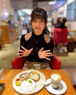 Mei Okada Instagram - .
.
久しぶりの日常ショット …💐

いつしかのcafe time 写真です …𖧷
by 姉

ラテアートがかわいくて2人で
にこにこしてしまいました、、🧸💐

( 3枚目の ゆるさ …🦦)
(お姉ちゃんのはうさぎでした🐇)