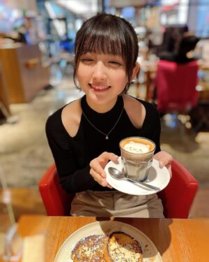 Mei Okada Instagram - .
.
久しぶりの日常ショット …💐

いつしかのcafe time 写真です …𖧷
by 姉

ラテアートがかわいくて2人で
にこにこしてしまいました、、🧸💐

( 3枚目の ゆるさ …🦦)
(お姉ちゃんのはうさぎでした🐇)
