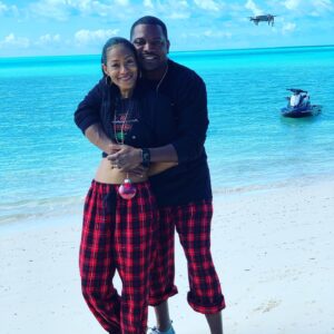Mekhi Phifer Instagram - Merry Xmas from our family to yours!! Keep those blessings coming my people! You give love, you get love. Much love to all!! @drdre @innyclemons @itsmomcrae @scottyeye @fredwreck @eularee @_tyleryoung_  @truiceyoung @trulyoung