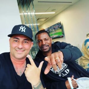 Mekhi Phifer Instagram - The band of brothers having a ball watching the Rams do their thing against the Buccs. Lounging in the suite with good Kats is nuthin' but love! @omarbensonmiller Game day, Game day! @1dennisdesantis
