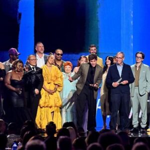Mekki Leeper Instagram - We won!! @filmindependent thank you! So proud of the Jury Duty cast ❤️ and also shout out squidward

styled by thee talented @markpaul_ 
@sandroparis 
@sunniesstudios 
@thetiebar 

@gettyimages 
📸 Gilbert Flores
📸 Emma McIntyre
📸 Araya Doheny