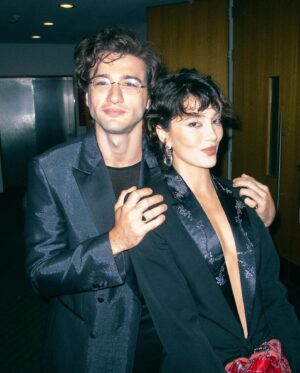 Melanie Jarnson Instagram - i hooted and i hollered

Wearing @rabanne 

Thank you @agence_supreme and @peteplayford you are super duper