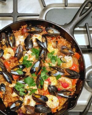 Melanie Nyema Instagram - I made paella tonight. Not braggin, but it was excellent. Know what was better? Sharing it at home with @dgelles @aligelles ❤️