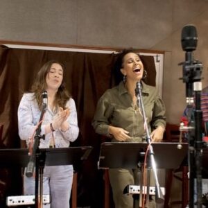 Melanie Nyema Instagram - I had the best time singing with @erichutchinson on his new project! New single “Everybody’s Gotta Beating Heart” is out now and the full EP drops Aug 5! Stream wherever you listen to music, or watch on Youtube.com/erichutchinson

@IANMARTINALLISON
@JIMMYCOLEMAN
@SF_VERONICA
@CALEBHAWLEY
@CLYDELAWRENCE21
@MELANIENYEMA
@WAYNEEVEREST
@ERICELTERMAN
@RAMSEYMELLETTE
@DAMANDWEST