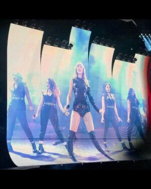 Melanie Nyema Instagram - I can’t believe how quickly these months have flown by! It feels like we started only *yesterday* and tonight we’re playing our last US show of the tour. Let’s do this, Dallas! ✊🏽