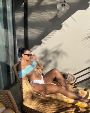 Mélanie Odules Instagram - Les votes continuent, chère public 🤍
Par SMS :
1️⃣2️⃣ au 7️⃣0️⃣8️⃣0️⃣ 🇷🇪
1️⃣2️⃣ au 7️⃣1️⃣0️⃣7️⃣1️⃣ 🇫🇷
•
XoXo mes amours ❤️
•
| Votre Candidate N•12 à Miss Réunion 2023 |
#chill #reunion #missreunion