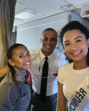 Mélanie Odules Instagram - Merci à mon partenaire officiel, @airaustralofficiel , pour le voyage ! ✈️ 
Je suis tellement fière de retrouver mon île 🇷🇪
•
@missreunionofficiel ✨