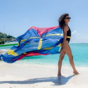 Mélanie Odules Instagram - Jamais sans mon drapeau 🇷🇪
•
@leffetpei 
@odbreunion 
@sidiot_lingerie 
@sabeykarahijath