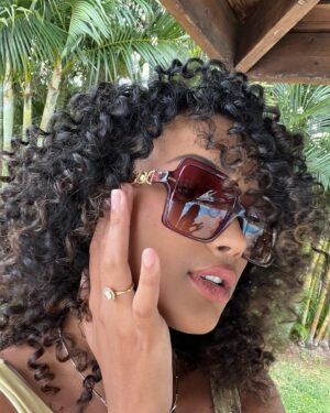 Mélanie Odules Instagram - Helloooo🦋 
Hier, c’était shooting pour Optique de Bourbon à @hotelmercurecreolia ! Ces lunettes … elles sont tout simplement magnifiques !
Merci @odbreunion ❤️‍🔥
•
Candidate 12 à Miss Réunion 2023 👠

#miss #reunionislandgirl #solaire #optiquedebourbon